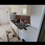 Holiday Apartment アパート